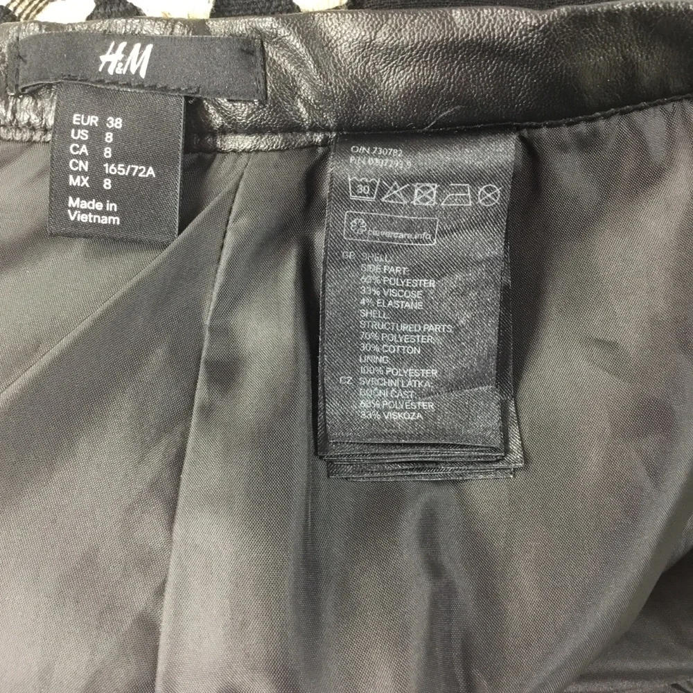 H&M‎ Black & Cream Skirt. Size 8.